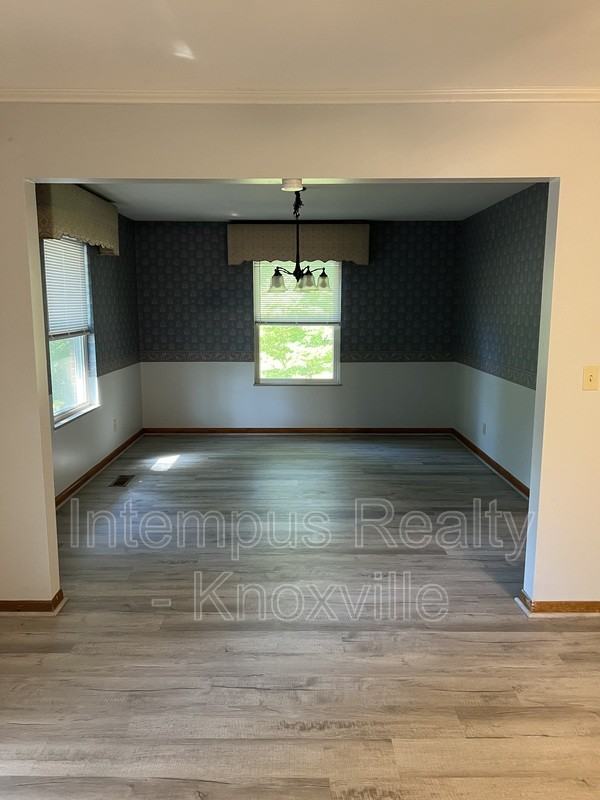 5801 Ridgewood Rd - Photo 6 of 46