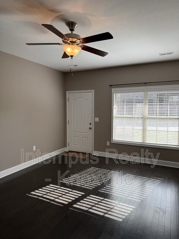 2415 Flannery Way - Photo 3 of 35