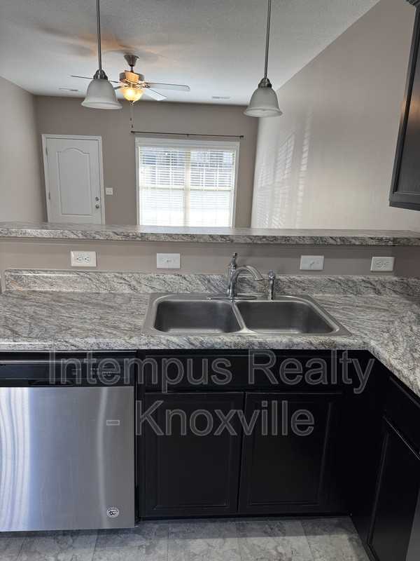 2415 Flannery Way - Photo 5 of 35