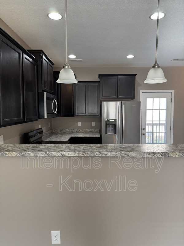 2415 Flannery Way - Photo 6 of 35