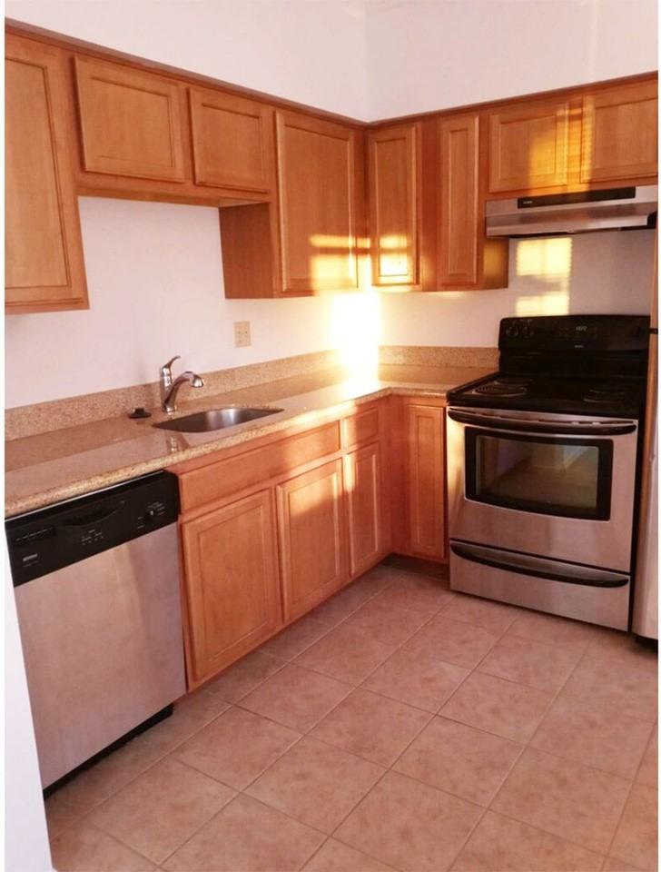 Gilbert - Photo 2 of 10