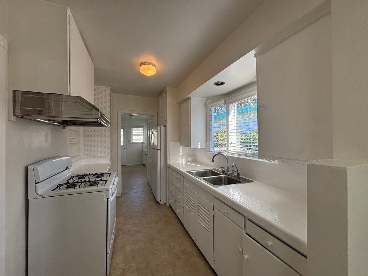 3633 Revere Ave - Photo 6 of 22