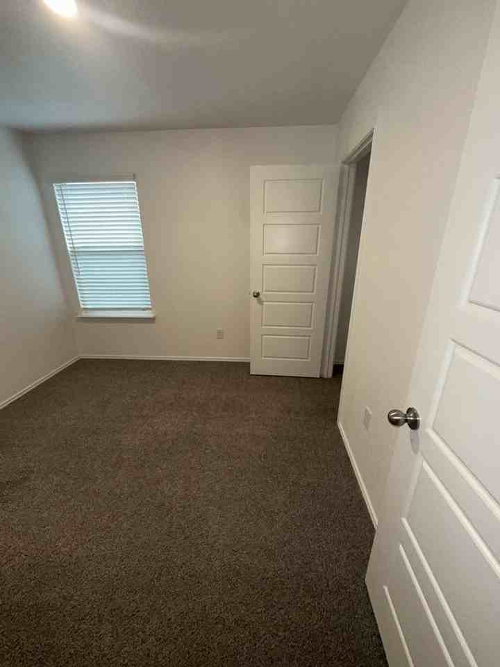 711 Kimble Dr #B - Photo 4 of 9