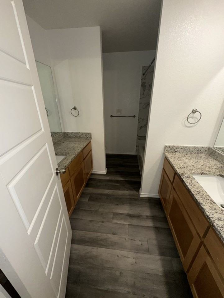 711 Kimble Dr #B - Photo 7 of 9