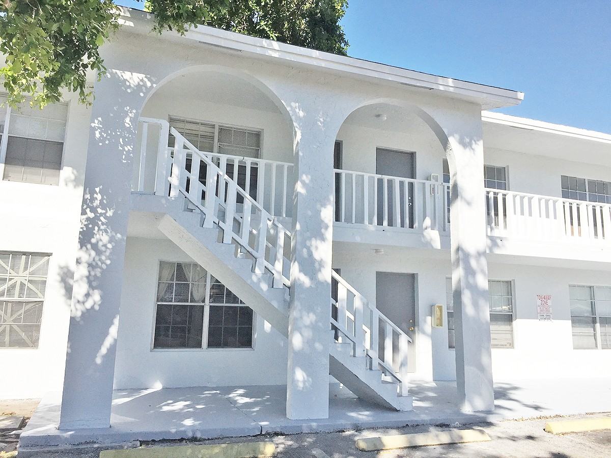 1441 NW 22nd Street - Photo 4 of 18