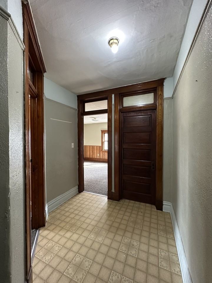 304 West Huron Avenue - Photo 4 of 12