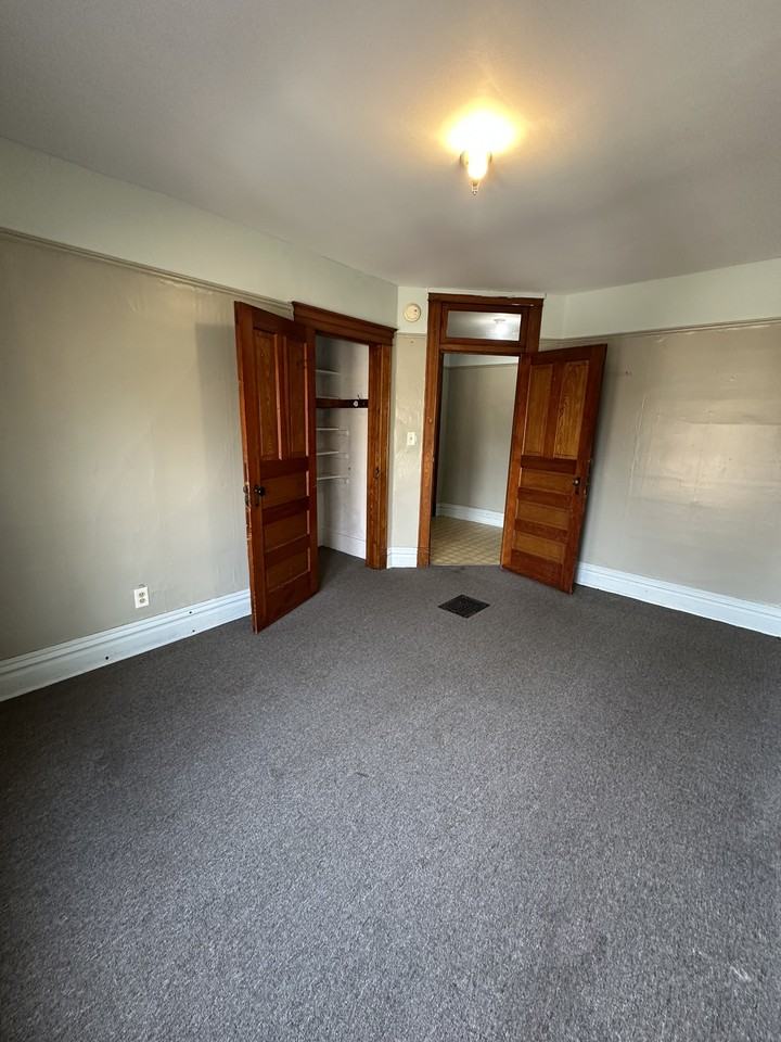 304 West Huron Avenue - Photo 6 of 12