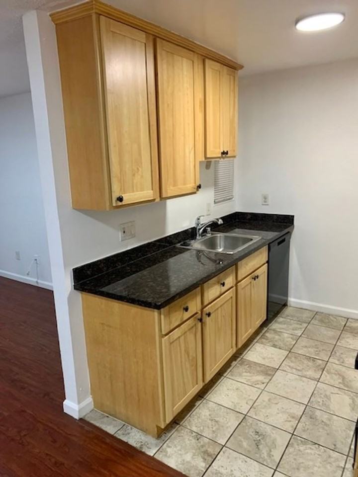 423 Gregory Ln #30 - Photo 6 of 24