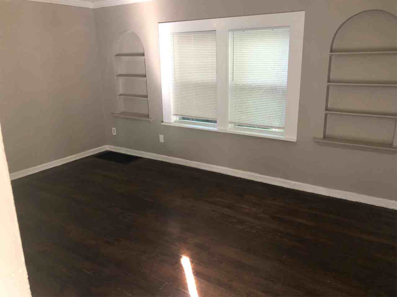 Colonial Village Apartments - Photo 5 of 39