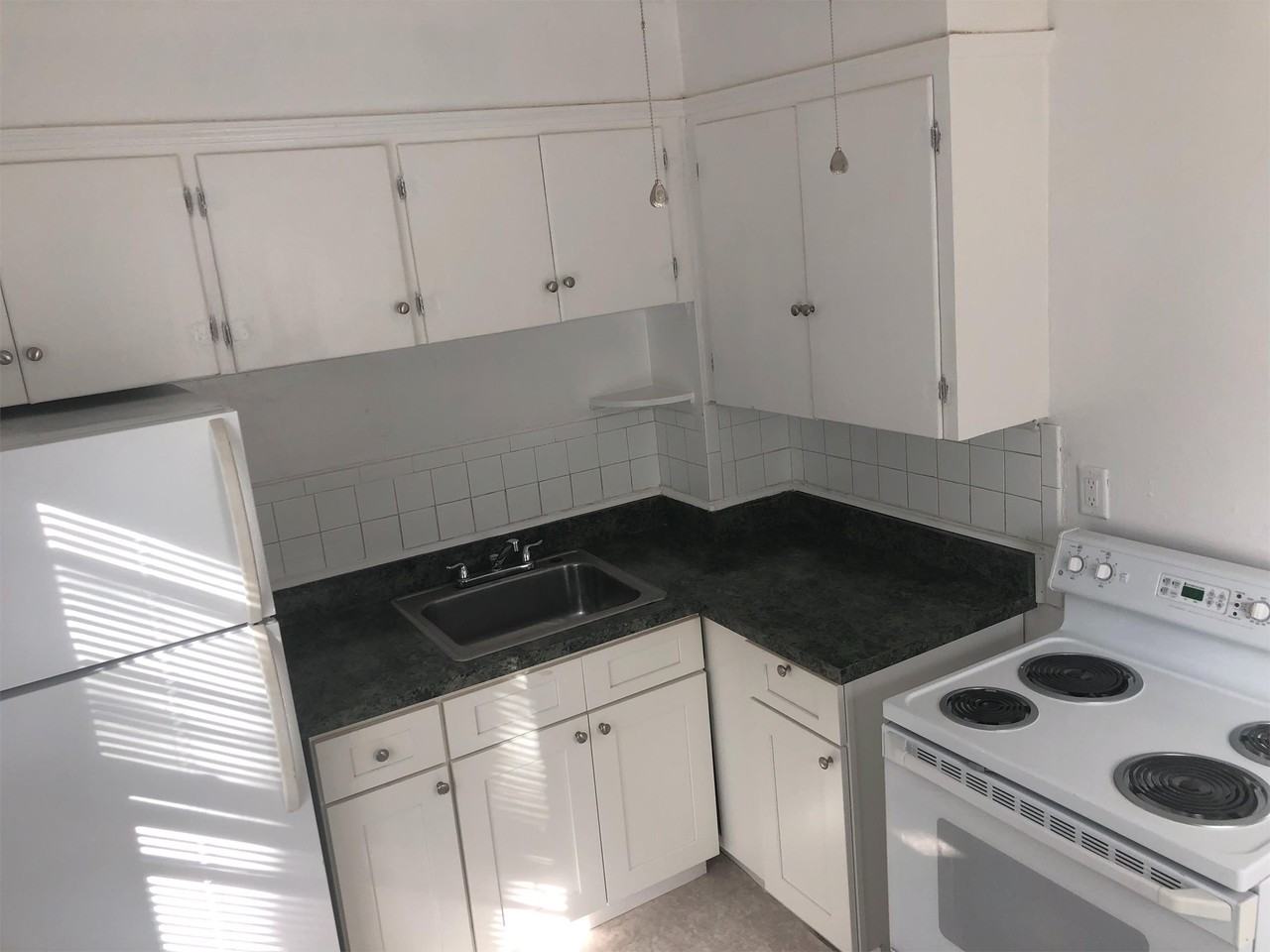 Colonial Village Apartments - Photo 6 of 39