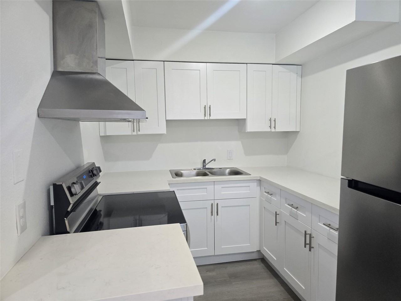 712 Ball St - Photo 2 of 8