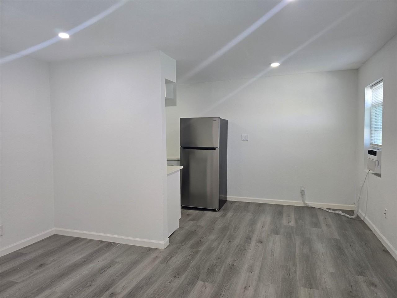 712 Ball St - Photo 3 of 8