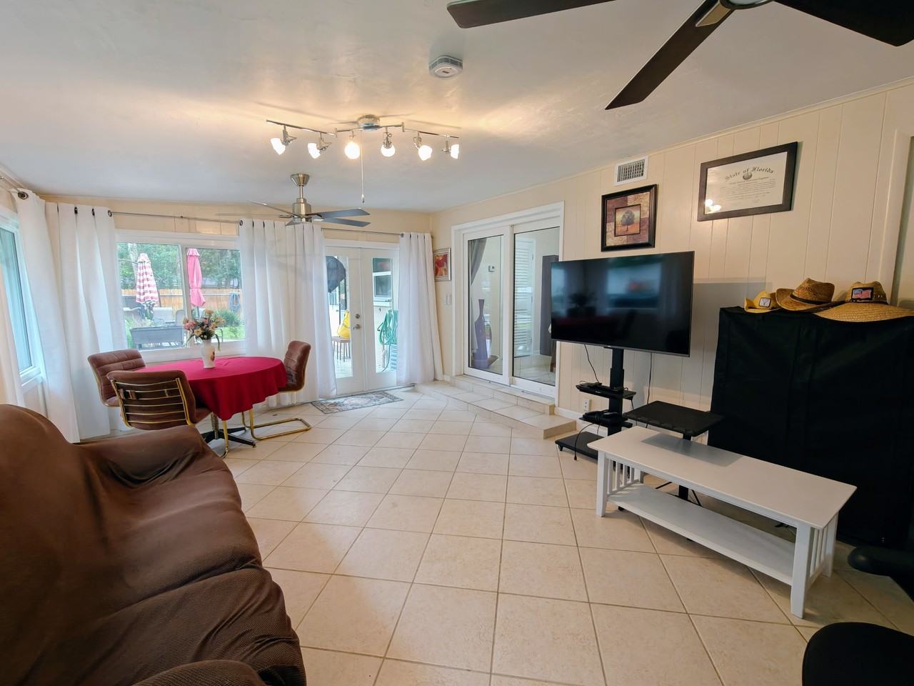 2305 Northwest 48th Terrace - Photo 3 of 37