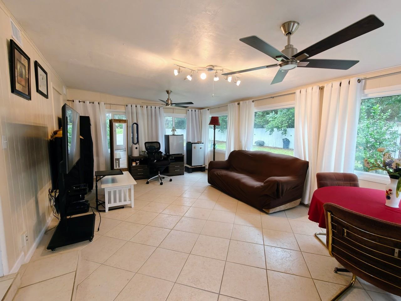 2305 Northwest 48th Terrace - Photo 4 of 37