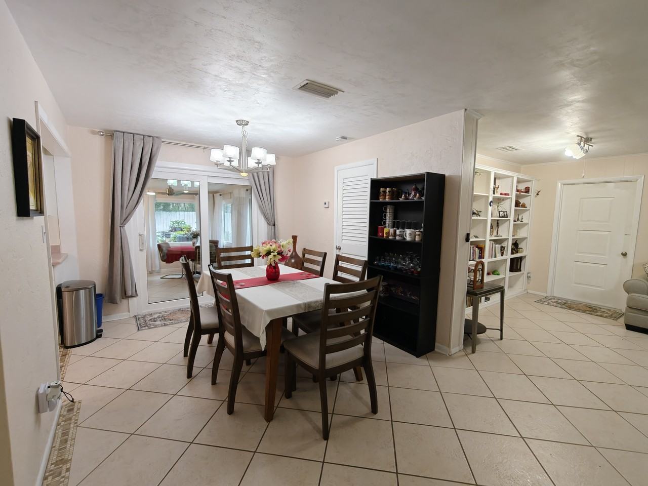 2305 Northwest 48th Terrace - Photo 5 of 37