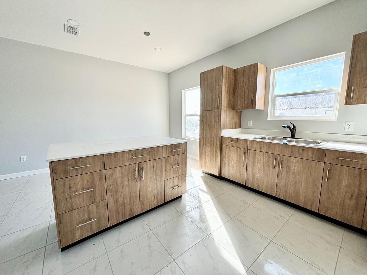 1503 West Saint Francis Avenue - Photo 7 of 10