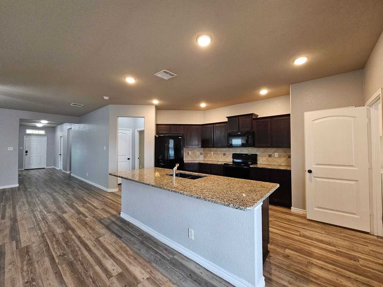 6705 Keechi Valley Dr - Photo 3 of 29