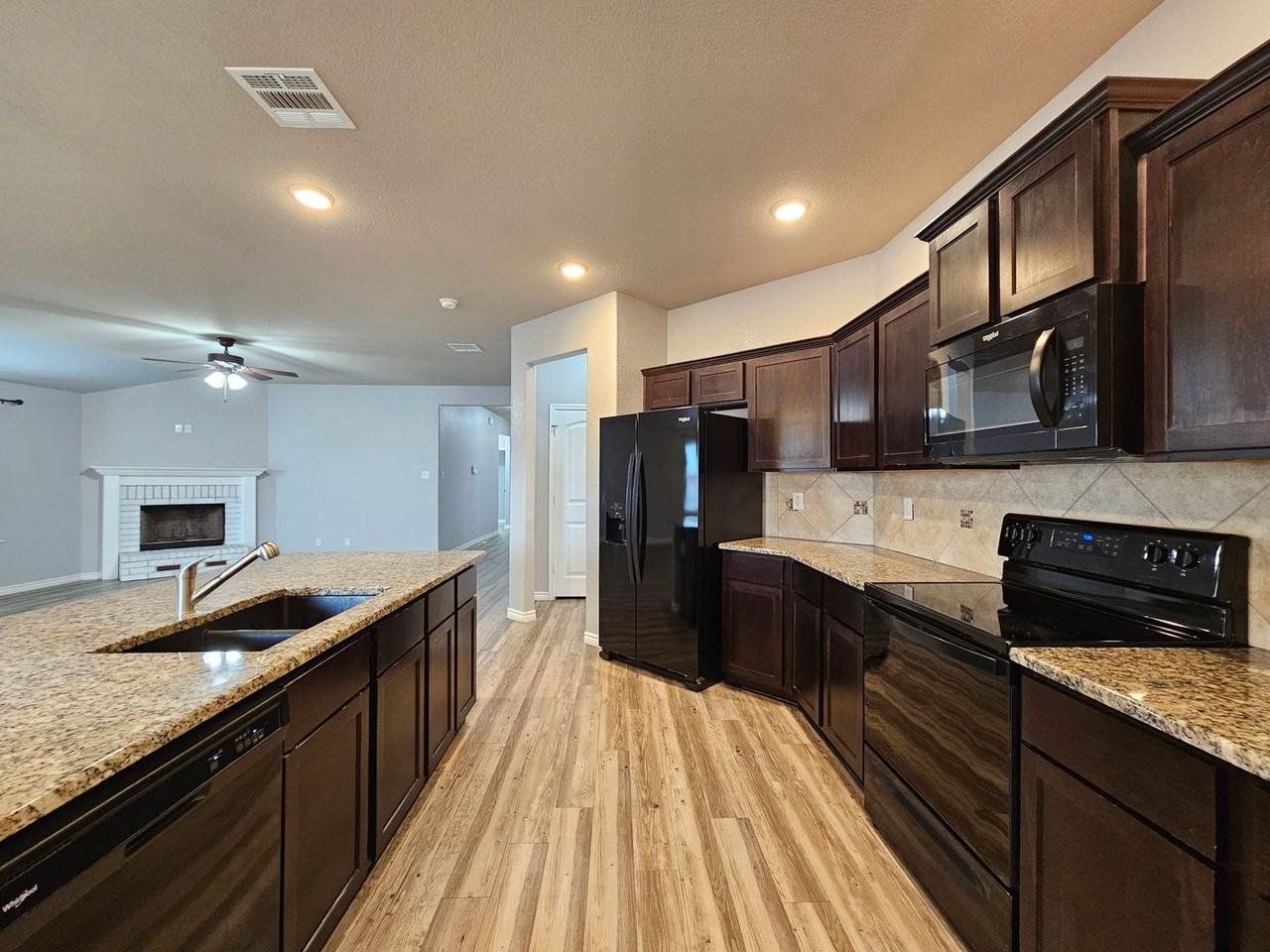 6705 Keechi Valley Dr - Photo 4 of 29