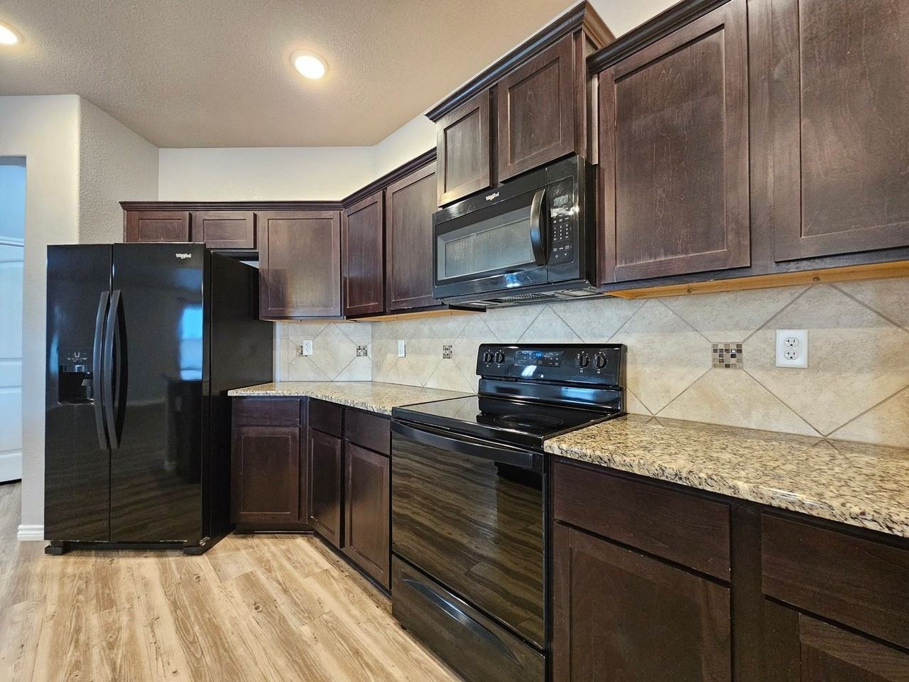 6705 Keechi Valley Dr - Photo 5 of 29