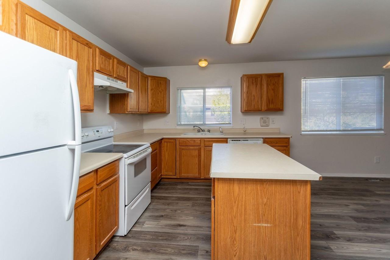 2146 Sage Grouse Ln - Photo 6 of 32