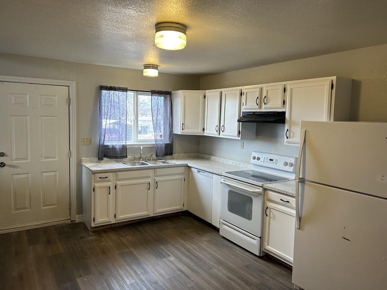 2528 Busch Ave #B - Photo 2 of 15