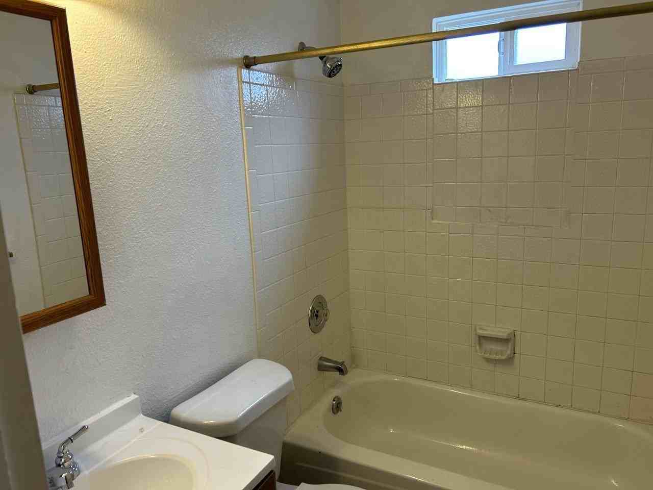 2528 Busch Ave #B - Photo 4 of 15