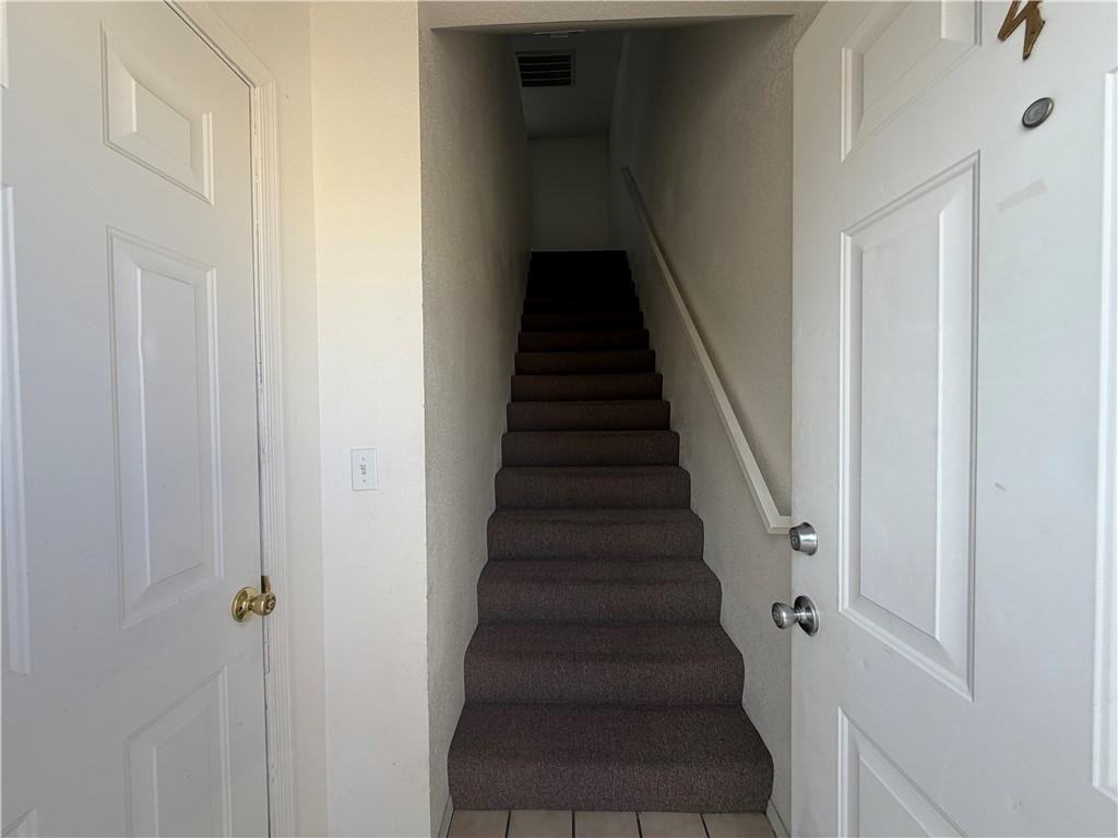 331 Phyllis Dr - Photo 3 of 21