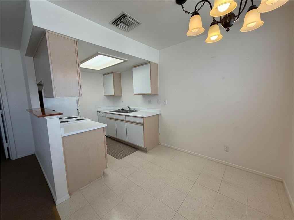 331 Phyllis Dr - Photo 7 of 21