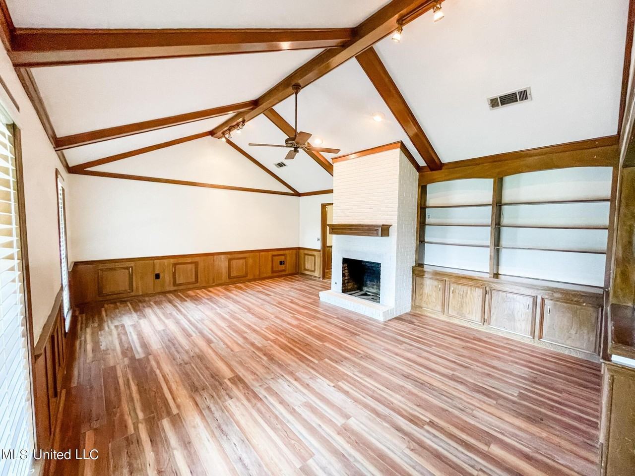 238 Oakbend Dr - Photo 2 of 16