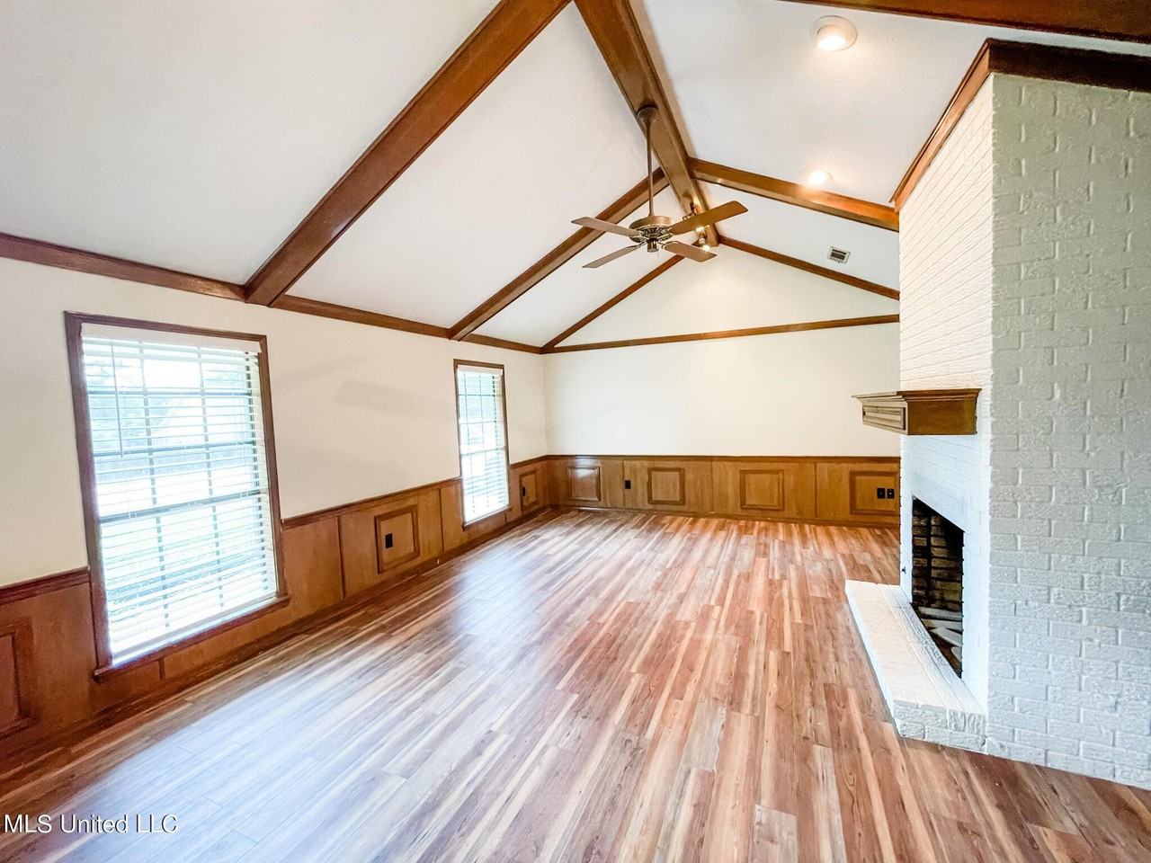 238 Oakbend Dr - Photo 3 of 16