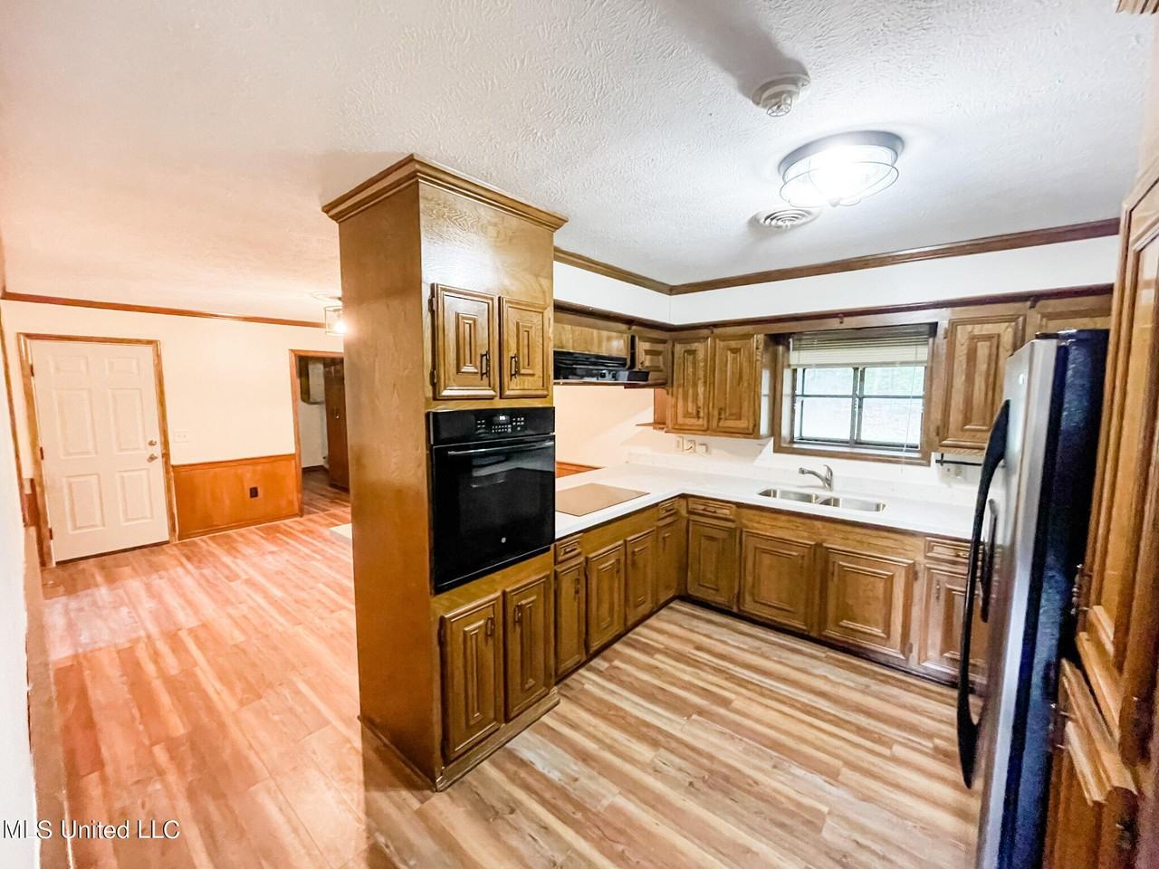 238 Oakbend Dr - Photo 4 of 16