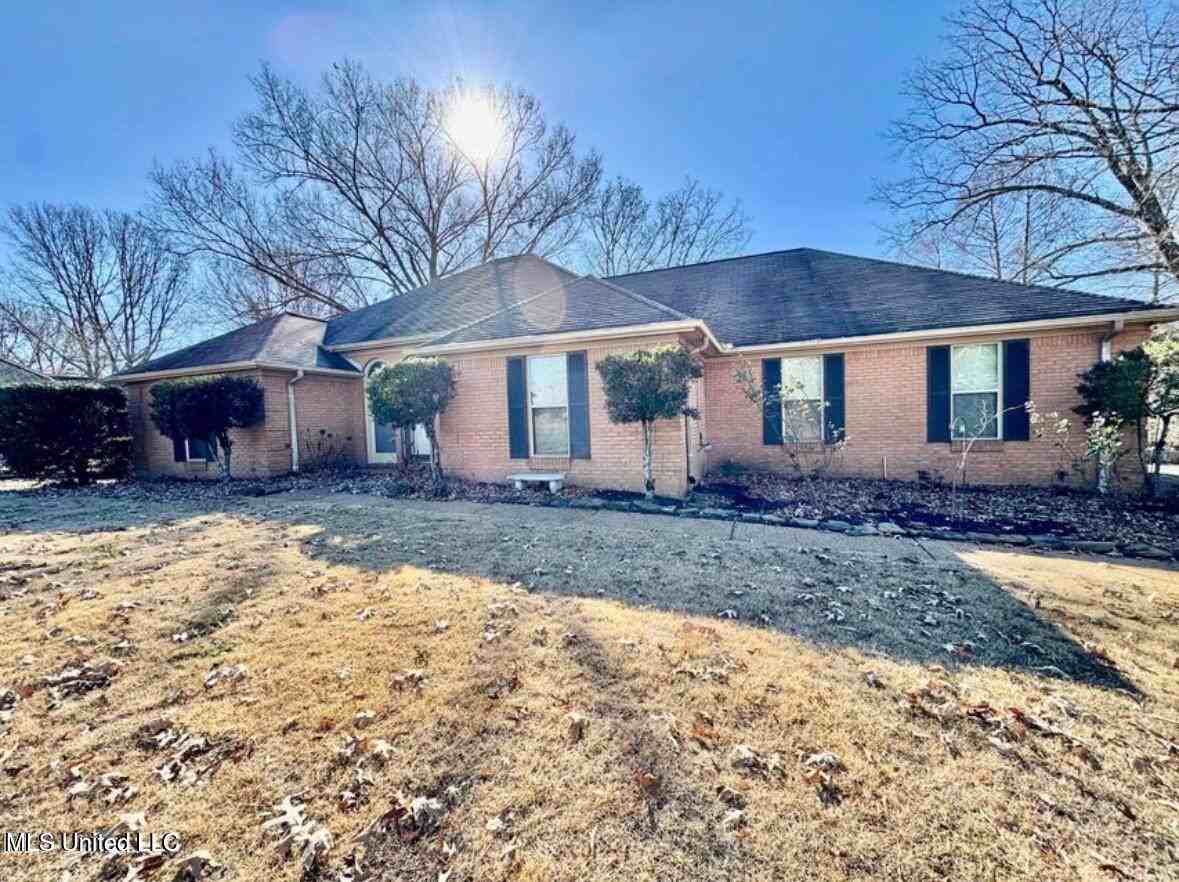 465 Augusta Dr - Photo 2 of 15