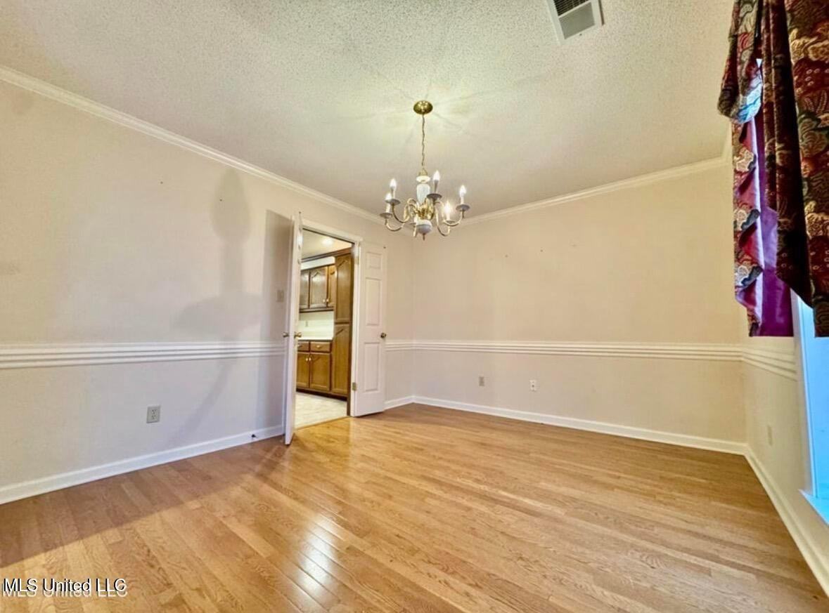 465 Augusta Dr - Photo 6 of 15