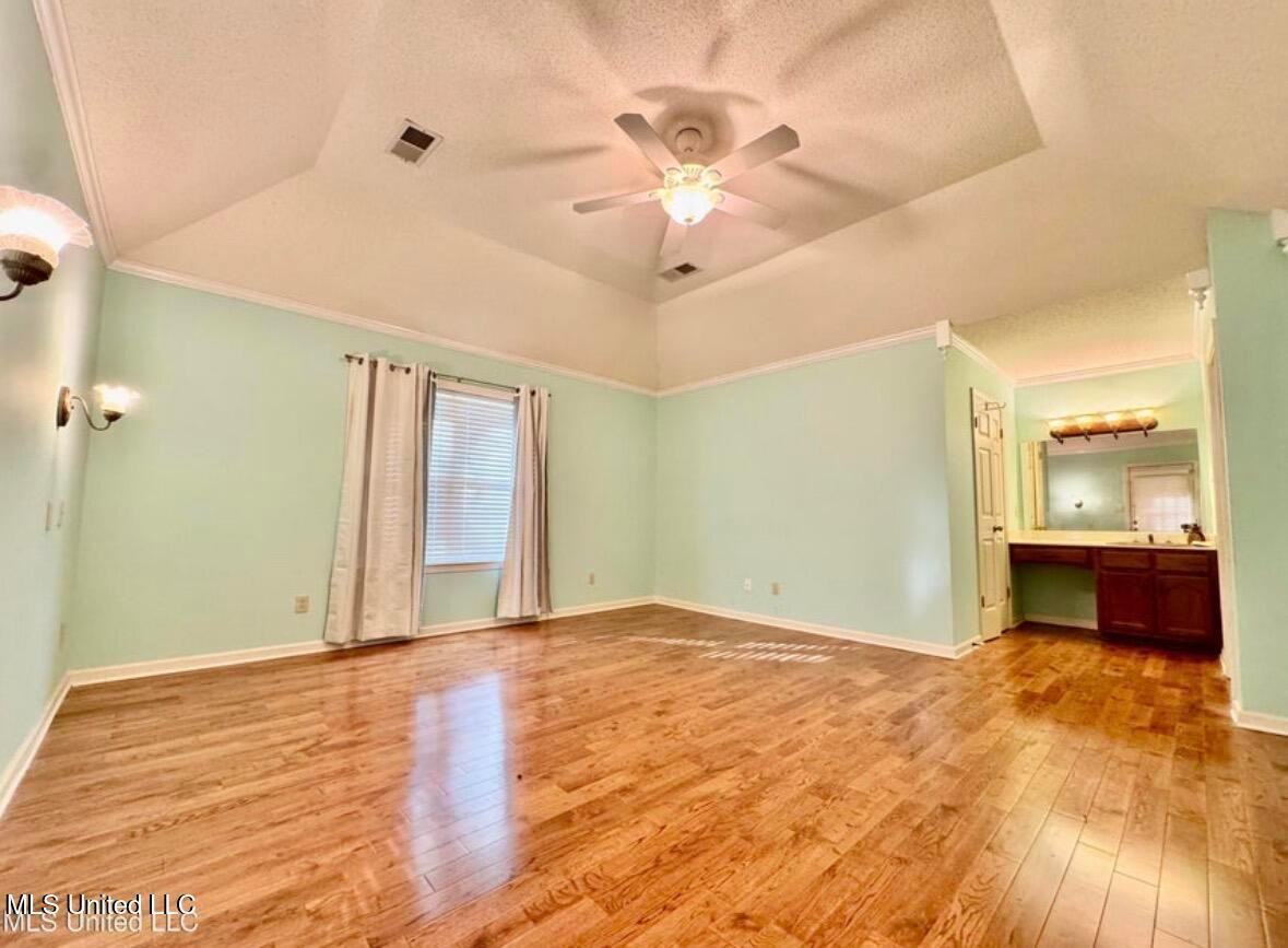 465 Augusta Dr - Photo 7 of 15