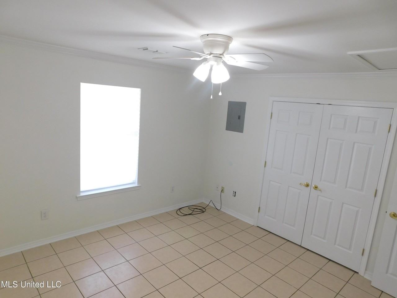 525 Saint John St - Photo 6 of 15