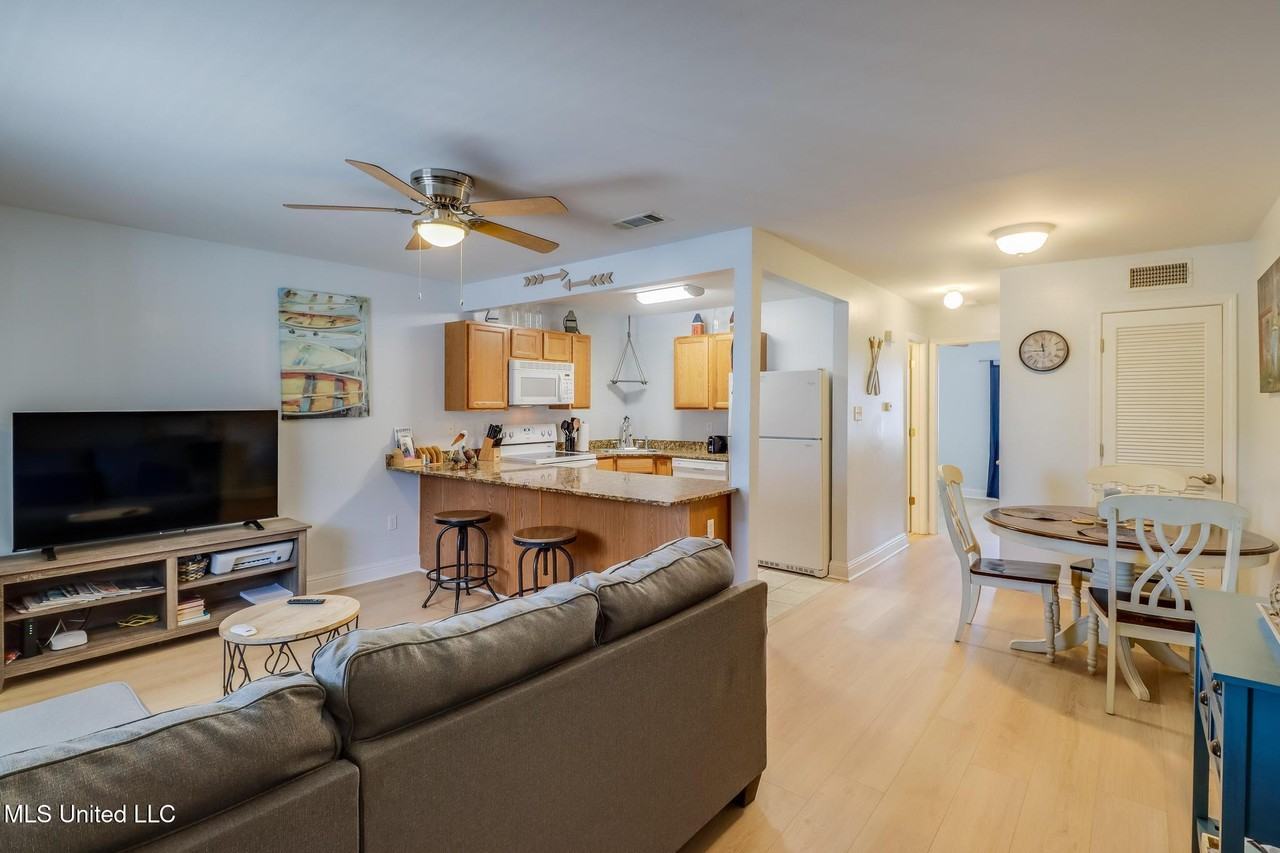 1664 Beach Blvd - Photo 2 of 14