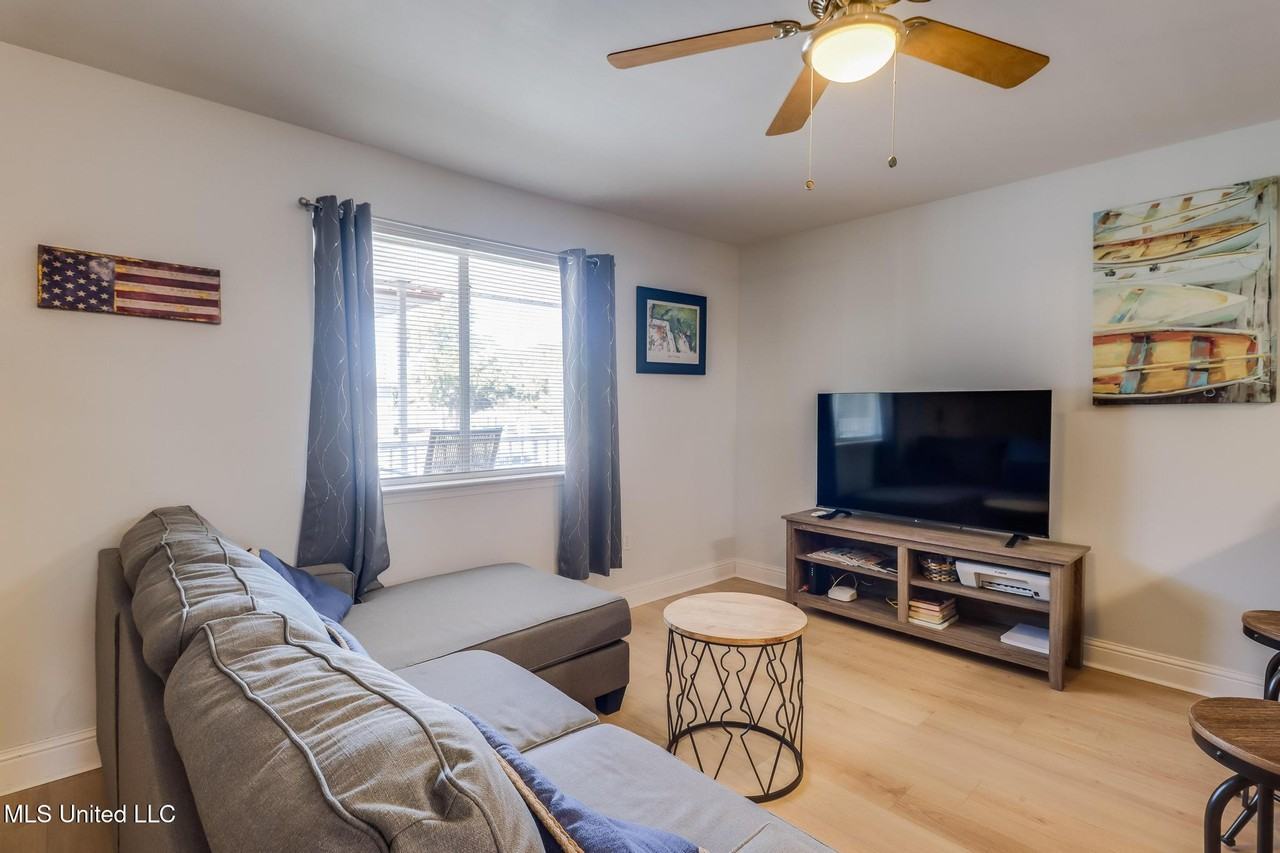 1664 Beach Blvd - Photo 3 of 14