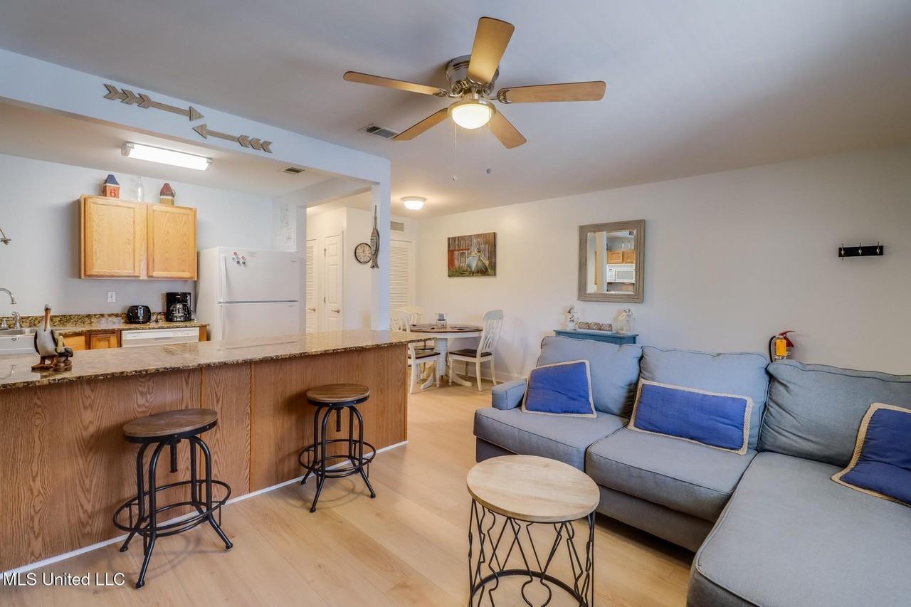 1664 Beach Blvd - Photo 4 of 14