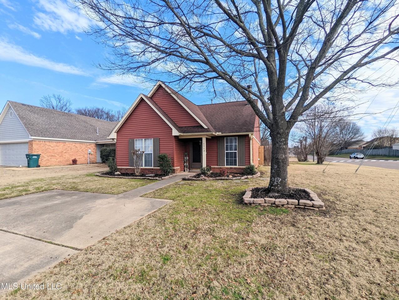 5572 April Dr - Photo 2 of 20