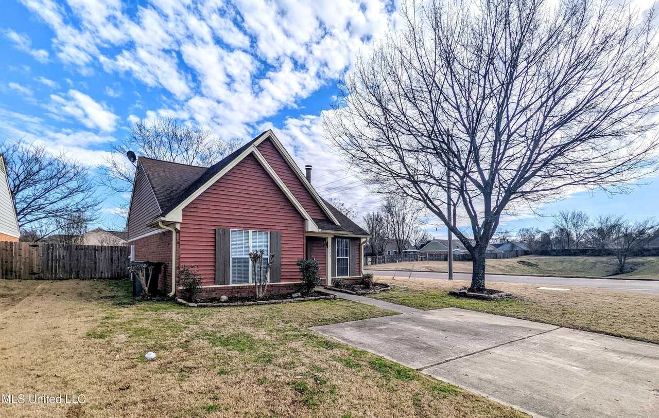 5572 April Dr - Photo 3 of 20