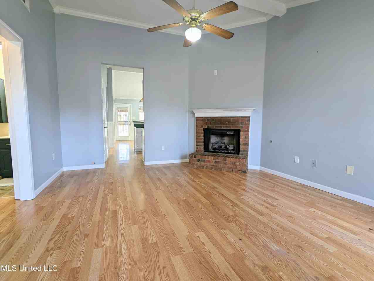 5572 April Dr - Photo 4 of 20