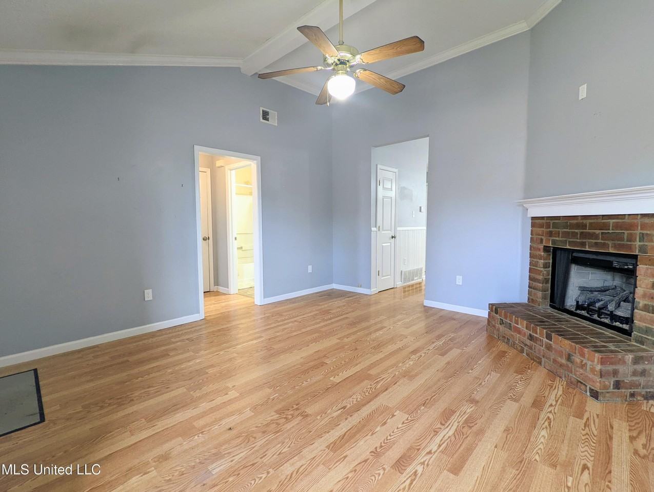 5572 April Dr - Photo 6 of 20