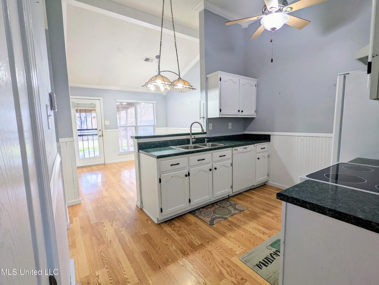 5572 April Dr - Photo 7 of 20