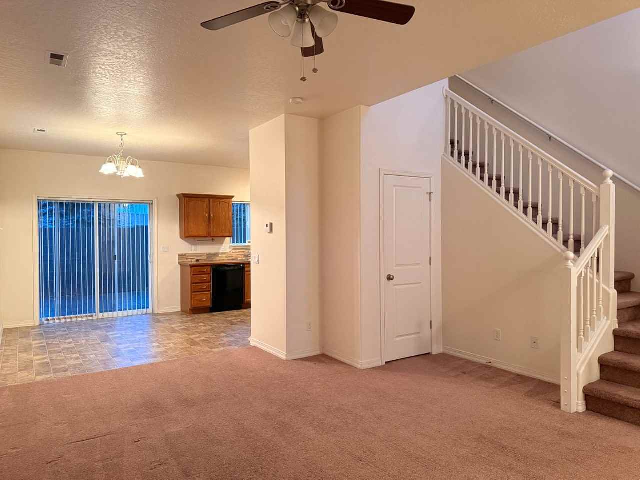 7878 N Leverett Ct - Photo 4 of 28