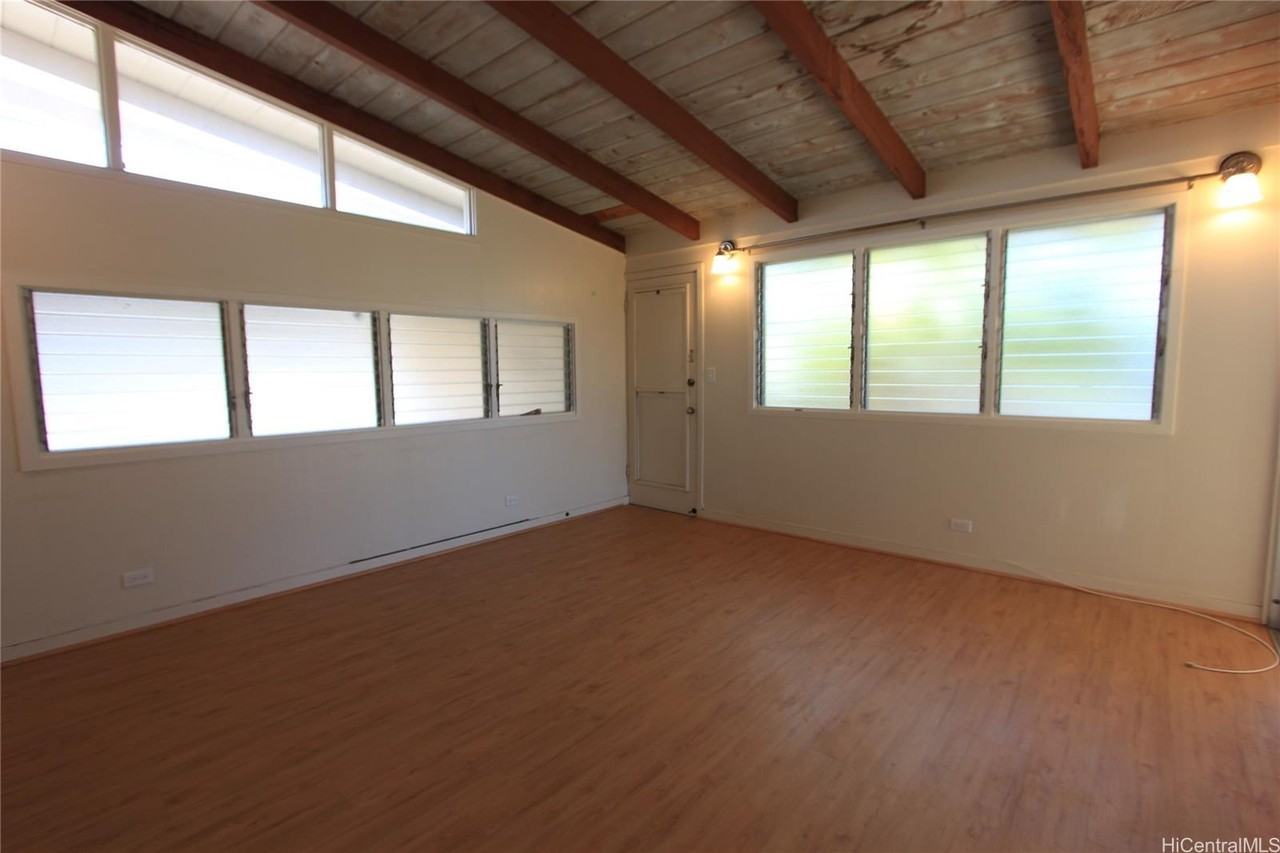 1346 Ala Mahamoe St - Photo 2 of 17