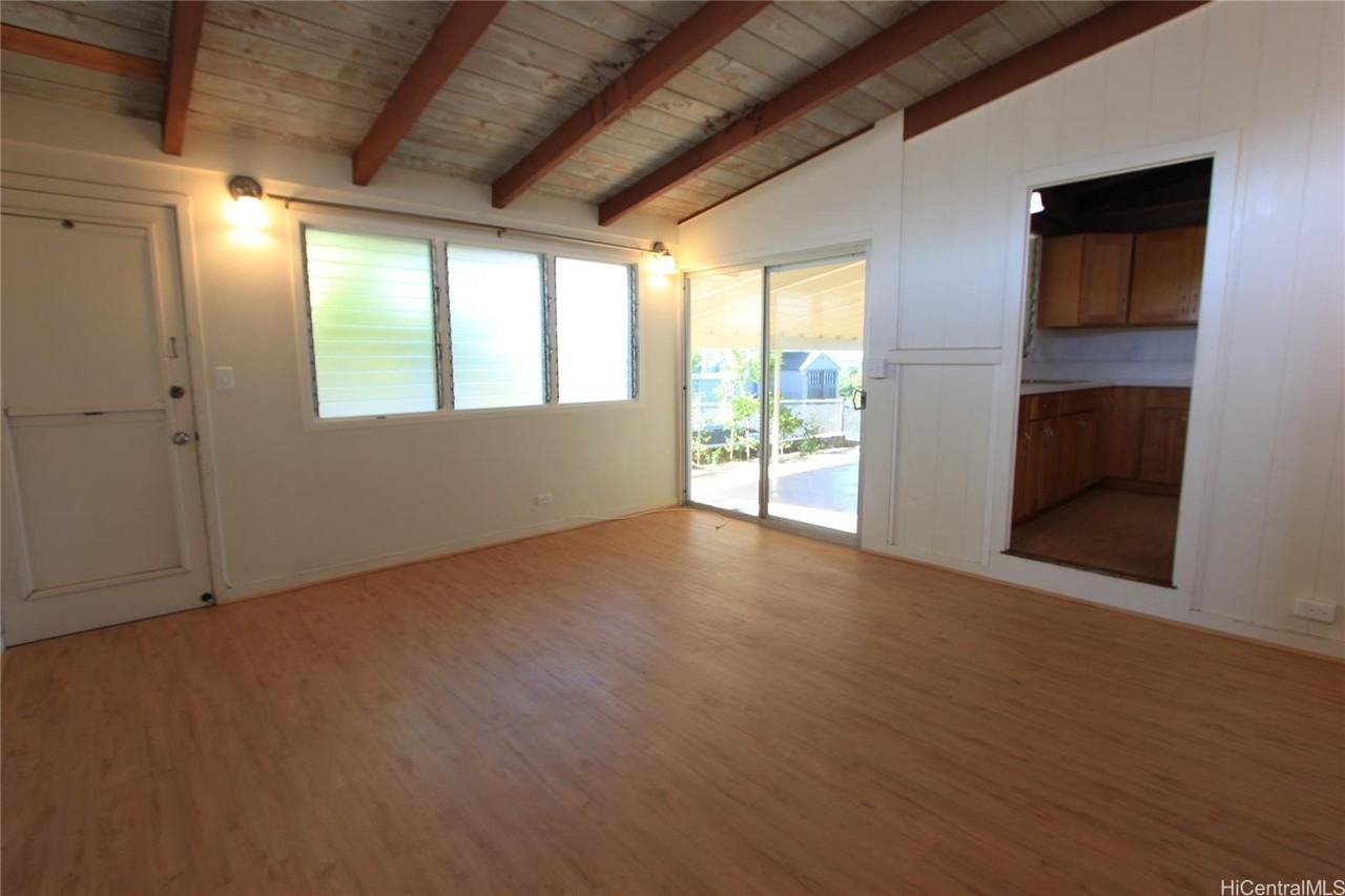 1346 Ala Mahamoe St - Photo 3 of 17