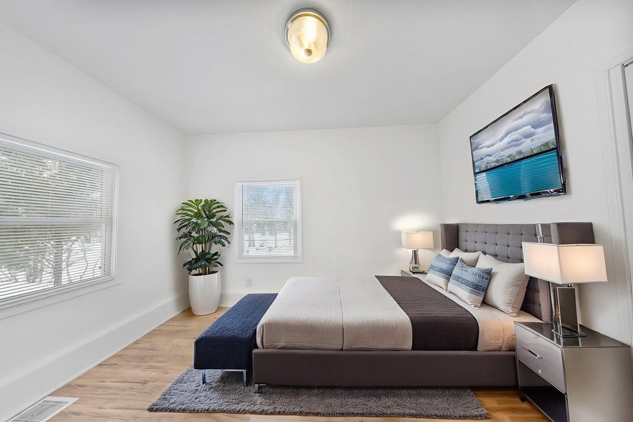 820 Brown St - Photo 5 of 20