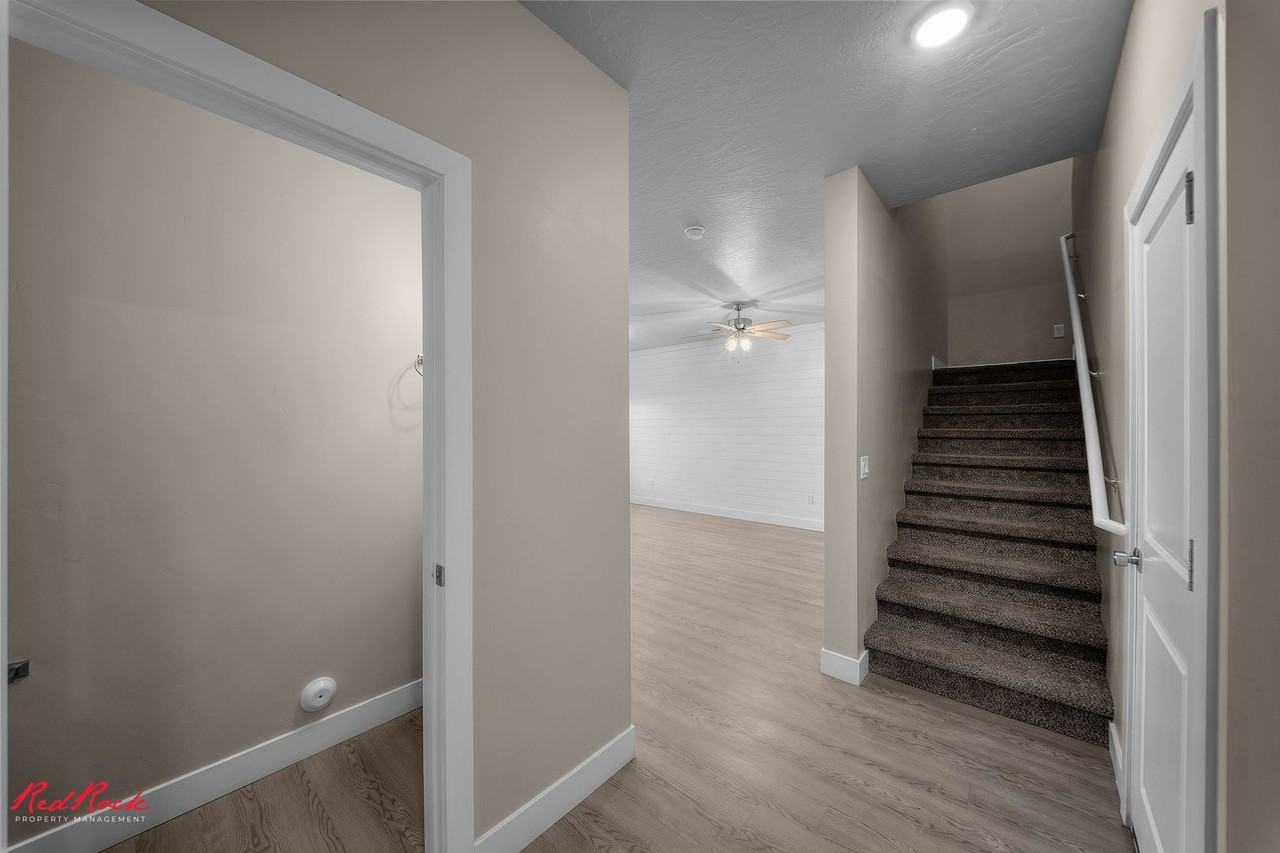 3067 N 175 E - Photo 4 of 34