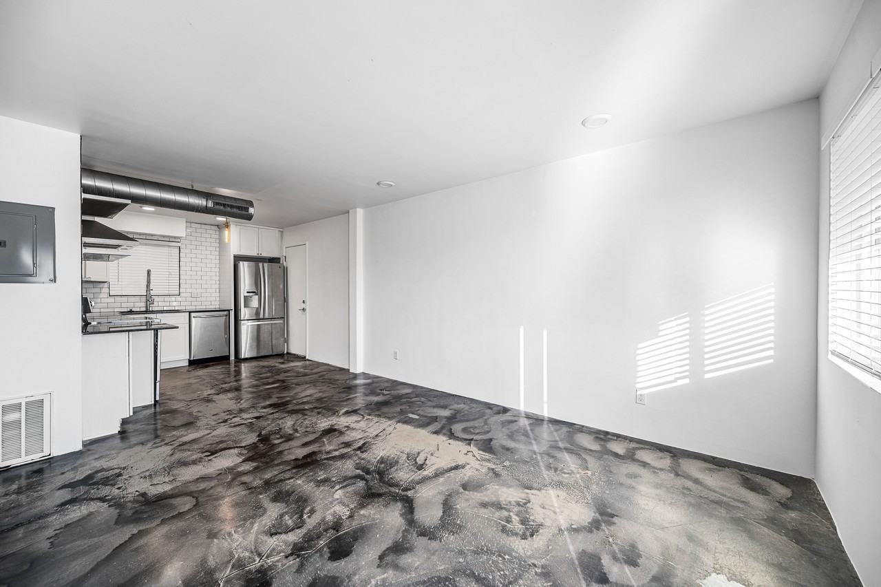 3601 North 15th Avenue #5 - Photo 3 of 13