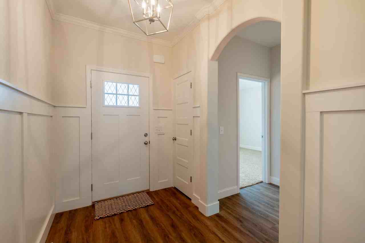 8023 Barton Dr - Photo 3 of 28